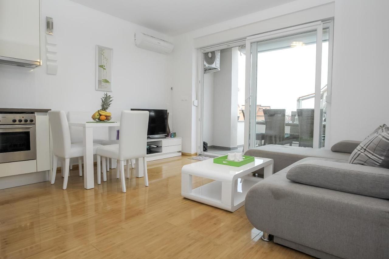 נובליה Apartments Tomana מראה חיצוני תמונה